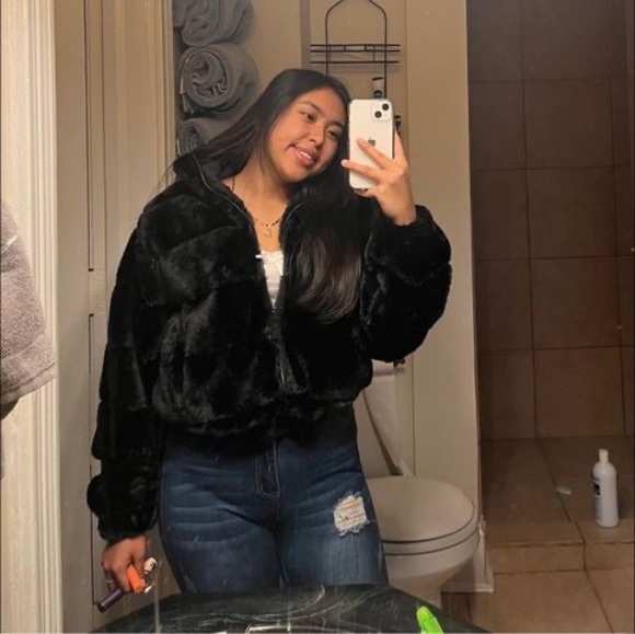 Meet your Posher, Lorena - Picture 1 of 1